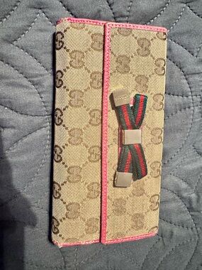 Gucci Beige GG Canvas Continental Wallet with Pink Trim and Web Bow